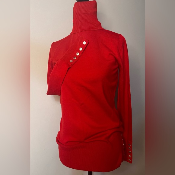 DG2 NWT Red Sweater w/ Matching Buttons On Sleeves and Hip!! - Picture 2 of 8